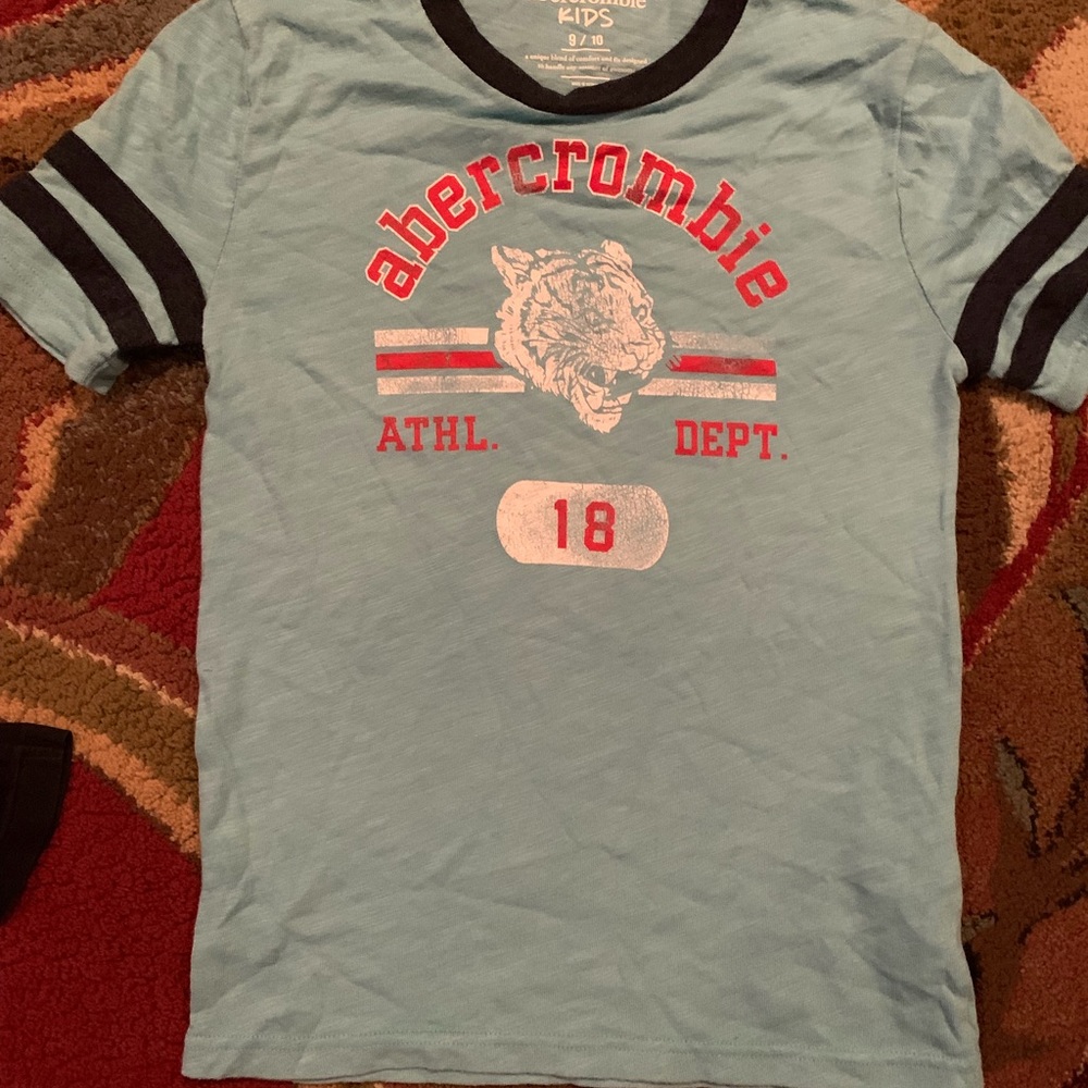 Boys Abercrombie size 9/10 Nice T-Shirt.